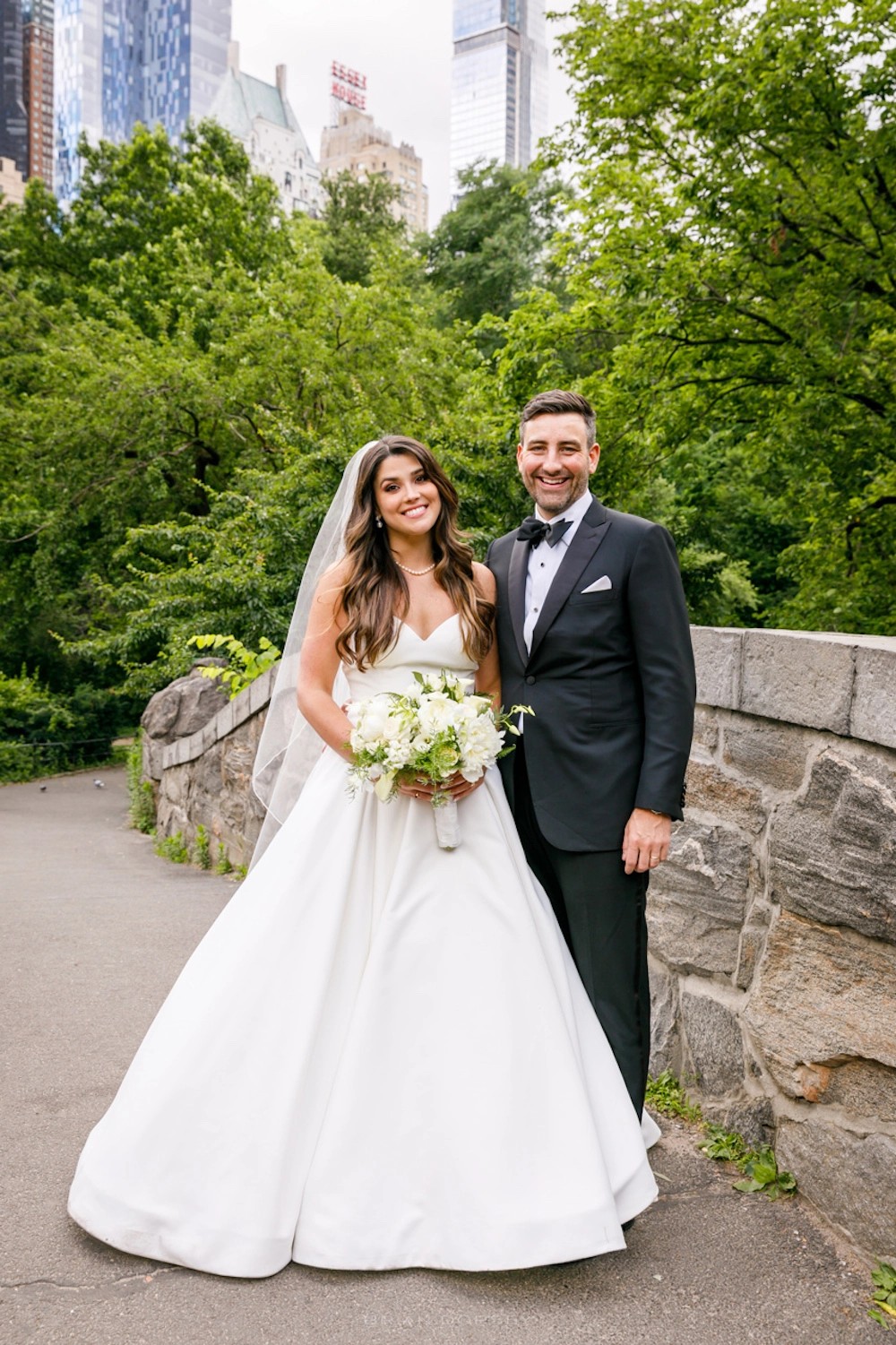 Ryann&#39;s Classic Chic City Wedding In New York City. Desktop Image