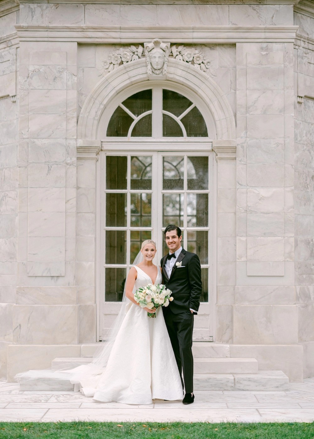 Lauren&#39;s Modern Classic Wedding in Newport, Rhode Island. Desktop Image