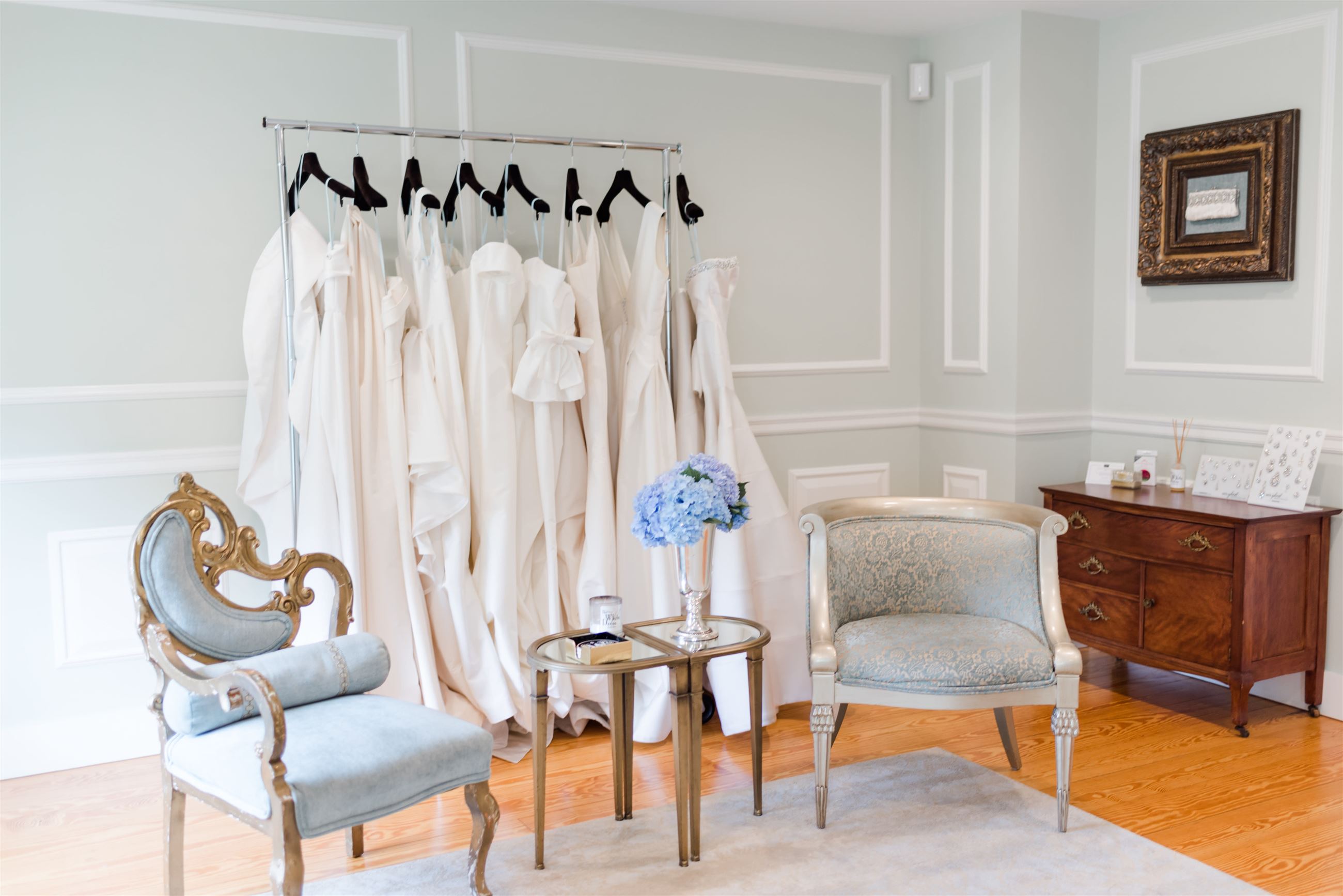 FAQ: Tips for Wedding Dress Shopping. Desktop Image