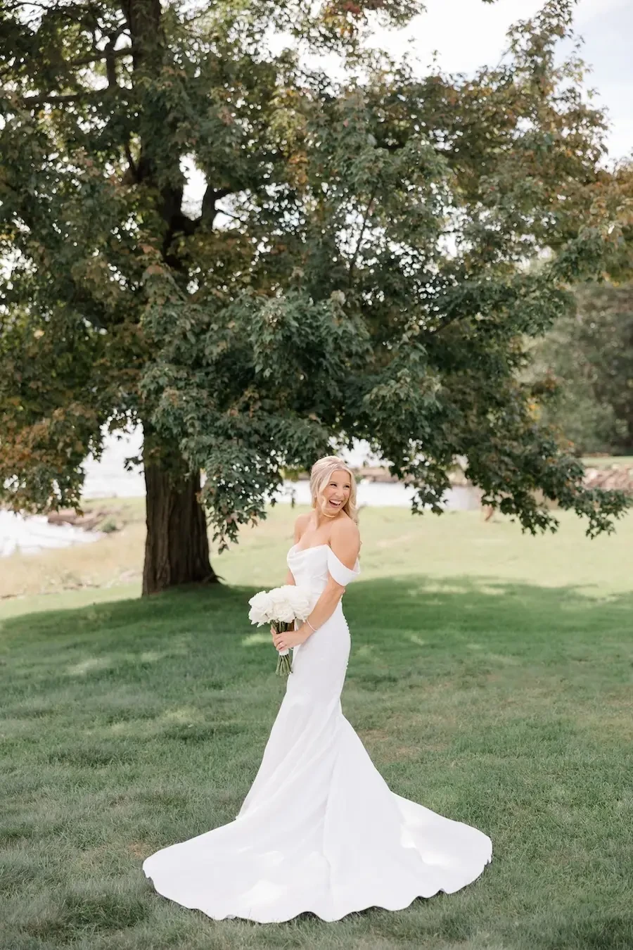 Allie's Classic Elegant Waterfront Wedding in Connecticut Image