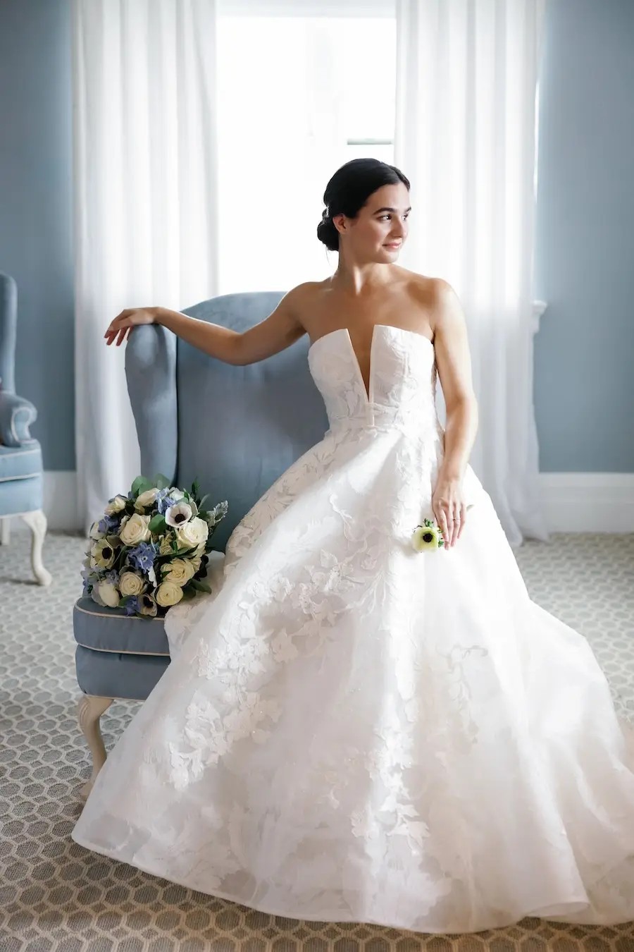 Erin&#39;s Classic Coastal Chic Wedding in New York. Mobile Image