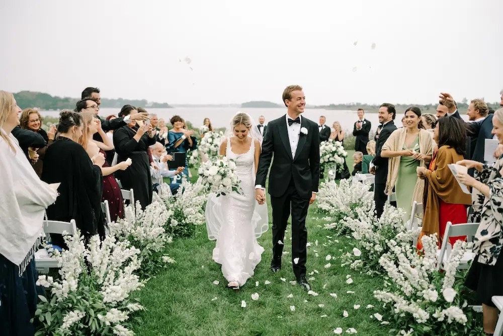 Monica&#39;s Timeless Autumn Wedding in Rhode Island. Mobile Image