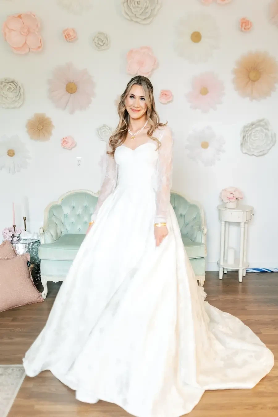 Jessica&#39;s Traditional Spring Wedding in Connecticut Image