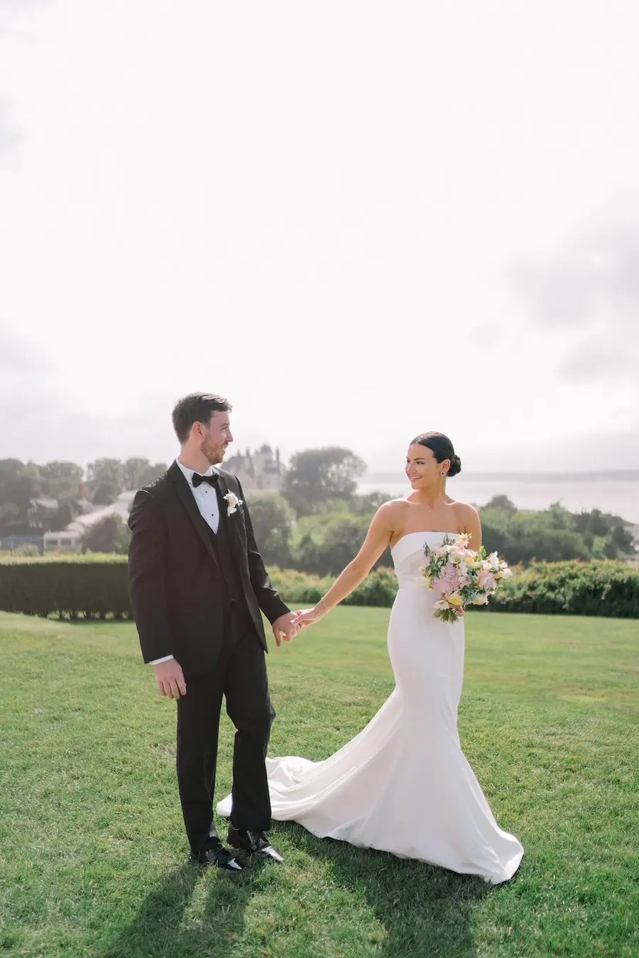 Kaitlin&#39;s Preppy Oceanside Summer Wedding In Newport, Rhode Island. Desktop Image