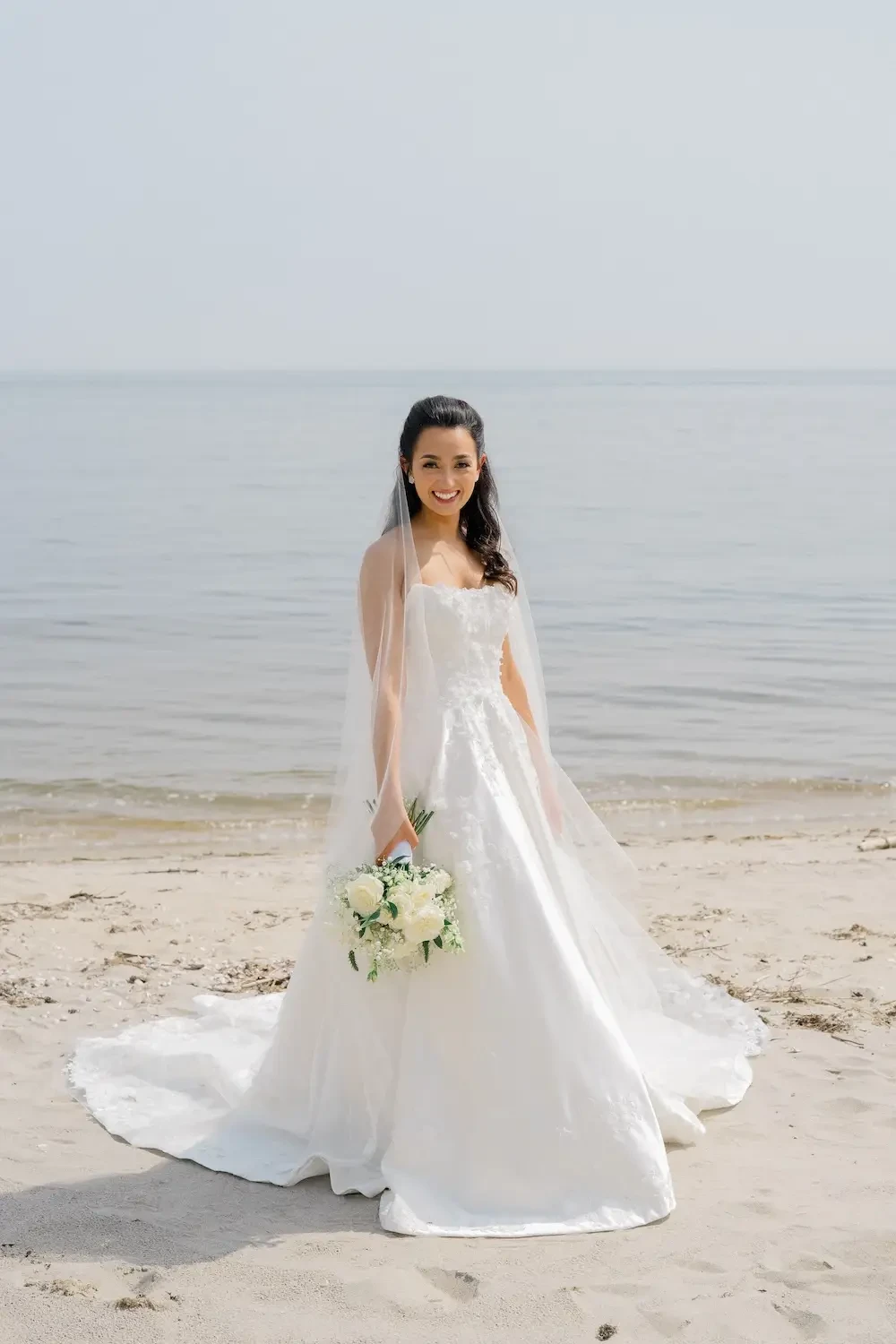 Gina&#39;s Elegant Coastal Spring Wedding in Connecticut Image