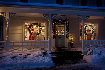 Holiday Store Hours. Desktop Image