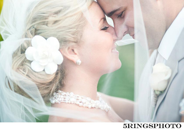 Pretty Post: Alia &amp; Scott&#39;s Vineyard Nuptials . Desktop Image