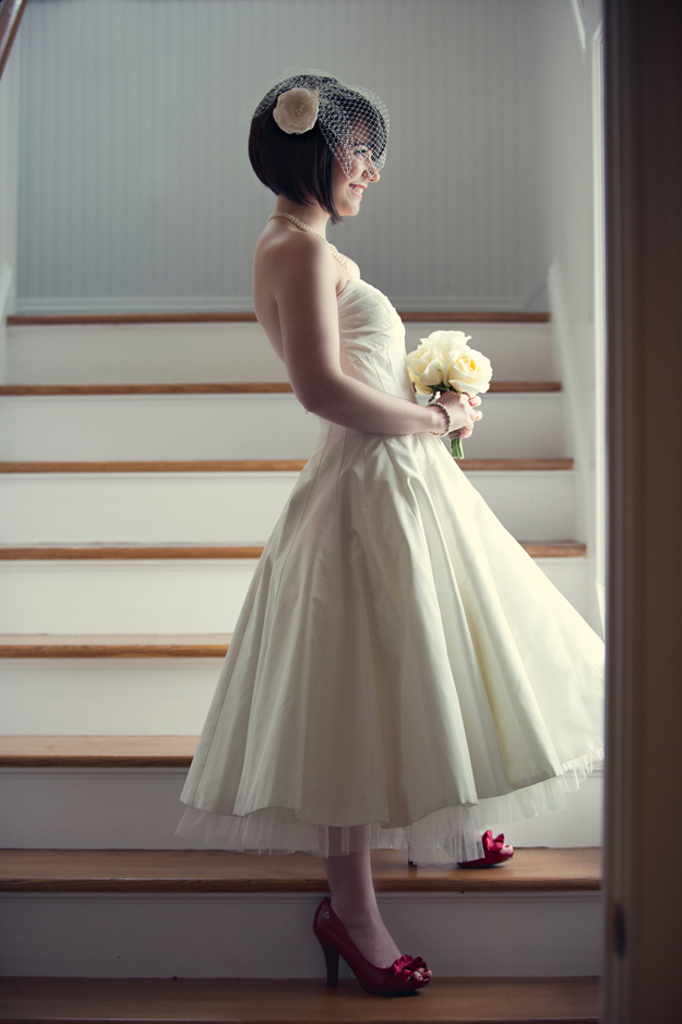 Pretty Post: Amie &amp; Trevor Tie the Knot in Darling DIY Ceremony. Desktop Image