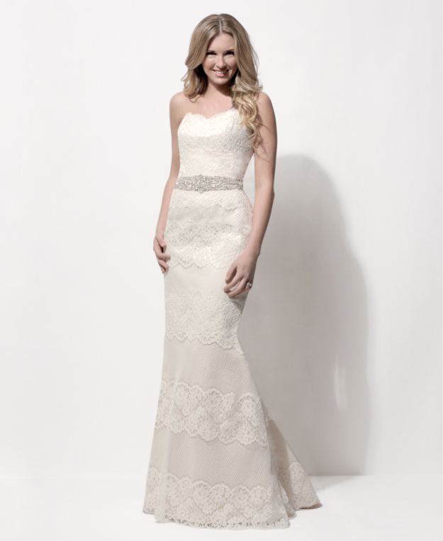Pia lace wedding dress by Modern Trousseau