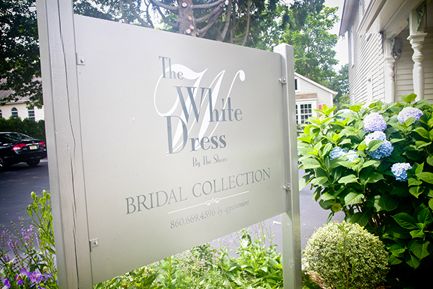 Danielle&#39;s White Carpet Appointment Photographed by Jamie Collins. Desktop Image