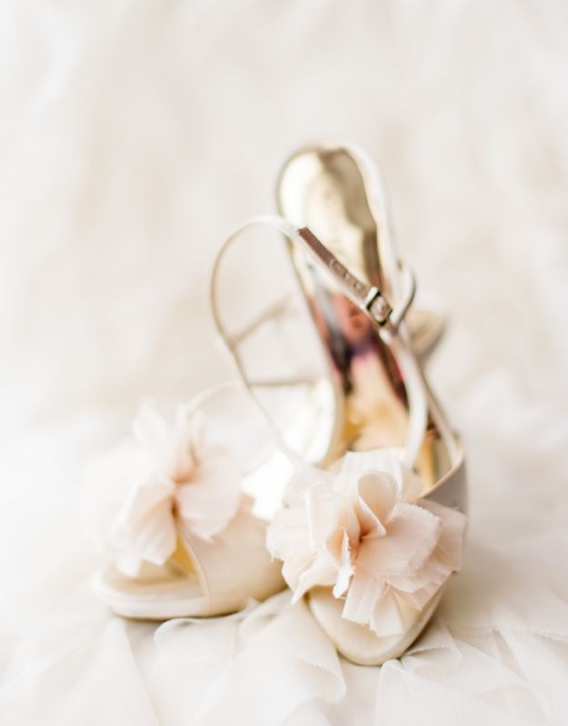 Preppy Nantucket Wedding Photoshoot. Desktop Image