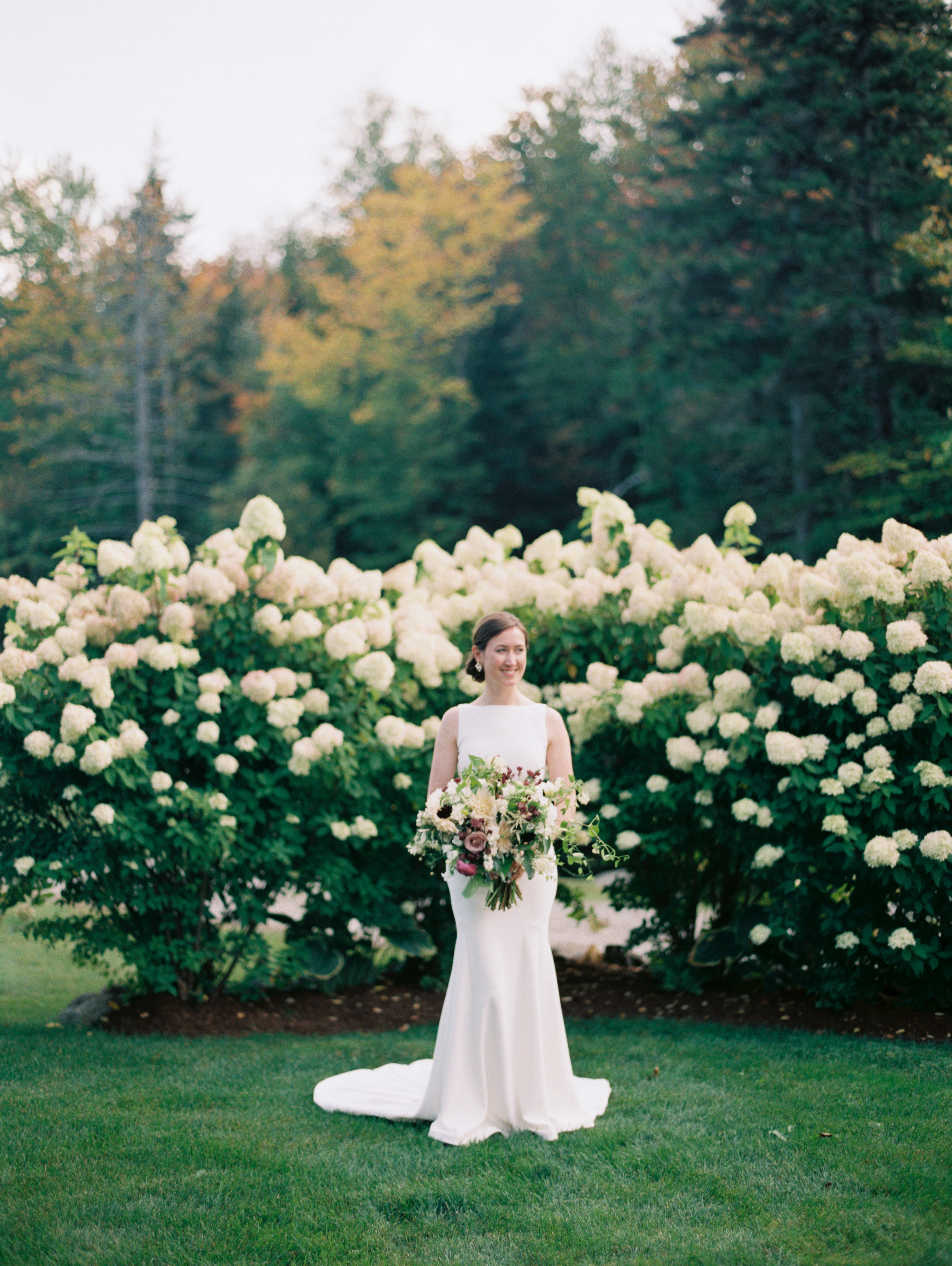 Pretty Post: Meaghen & Loren Hermitage Inn Classic Vermont Wedding