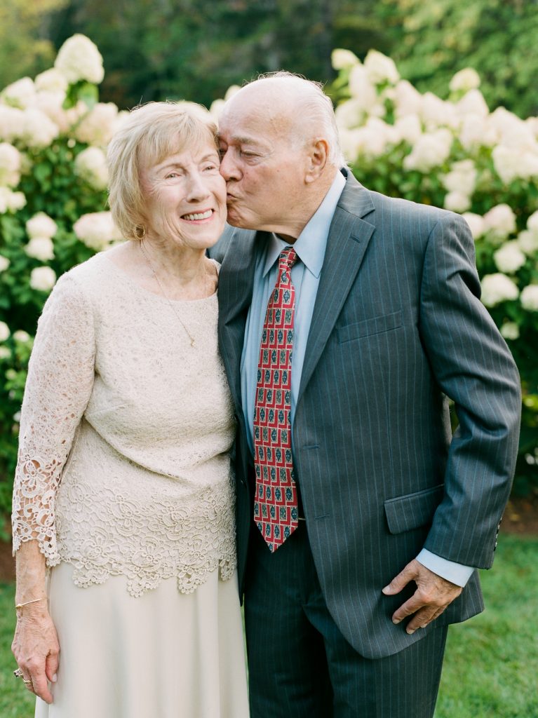Pretty Post: Meaghen & Loren Hermitage Inn Classic Vermont Wedding
