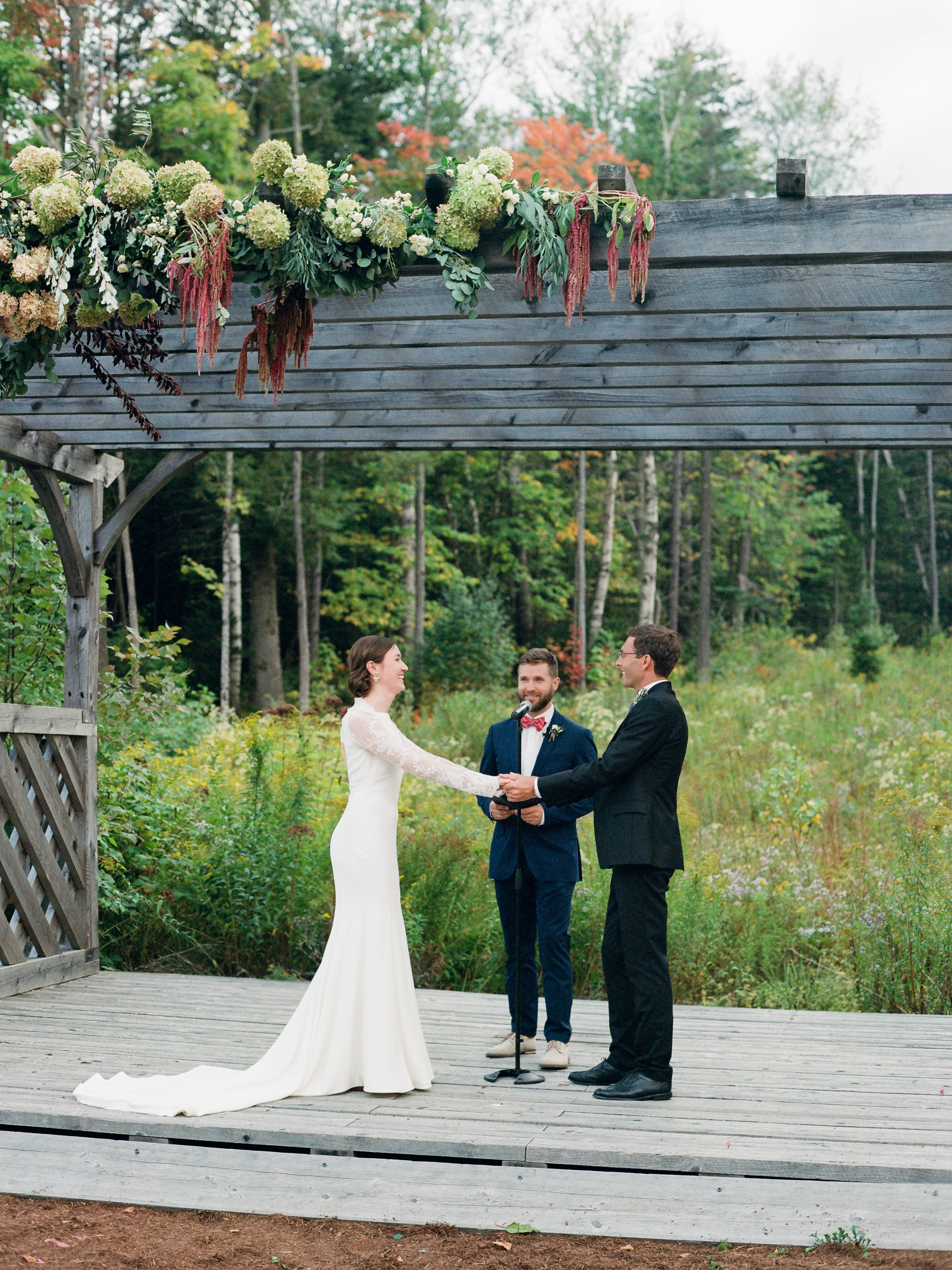 Pretty Post: Meaghen & Loren Hermitage Inn Classic Vermont Wedding