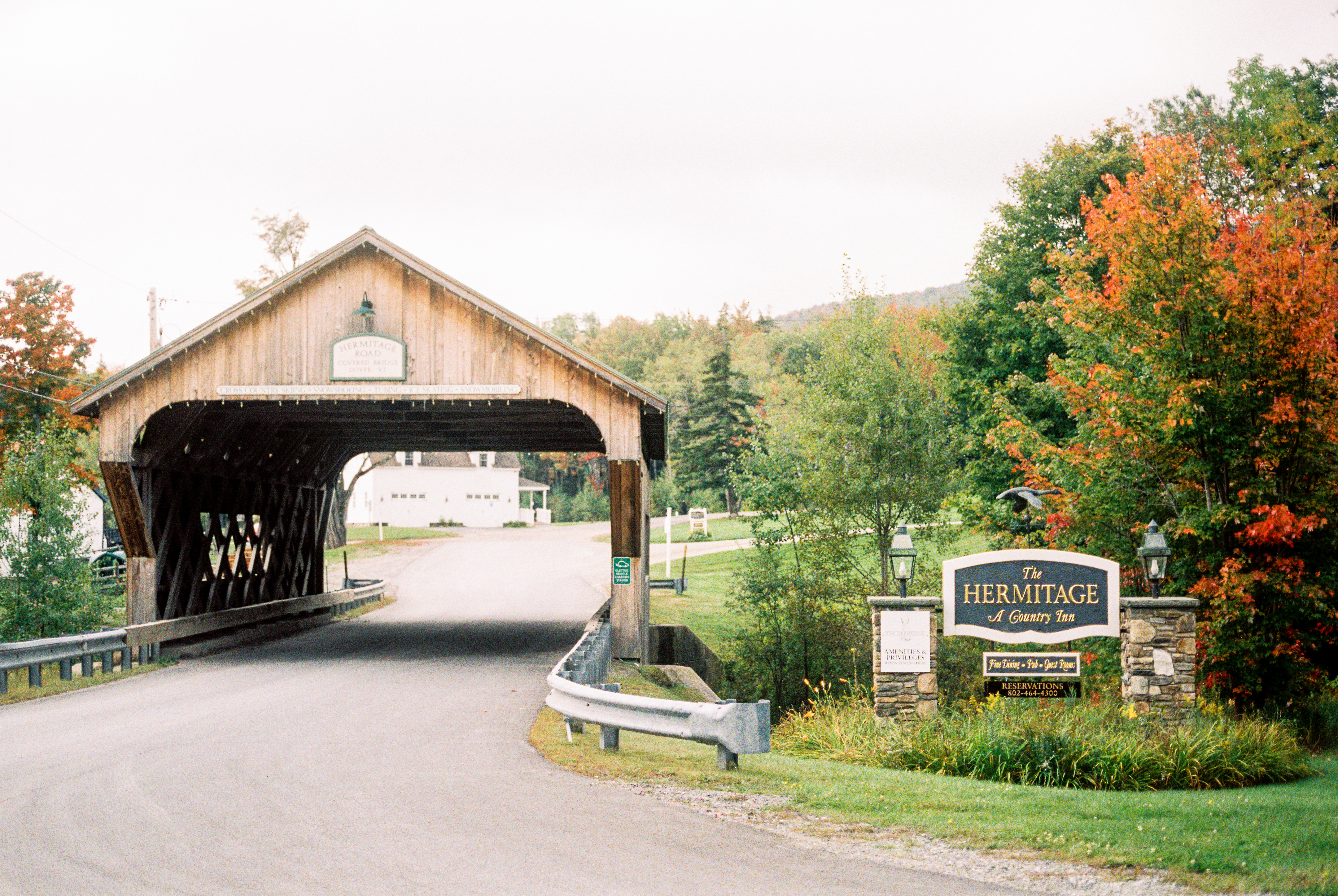 Pretty Post: Meaghen & Loren Hermitage Inn Classic Vermont Wedding