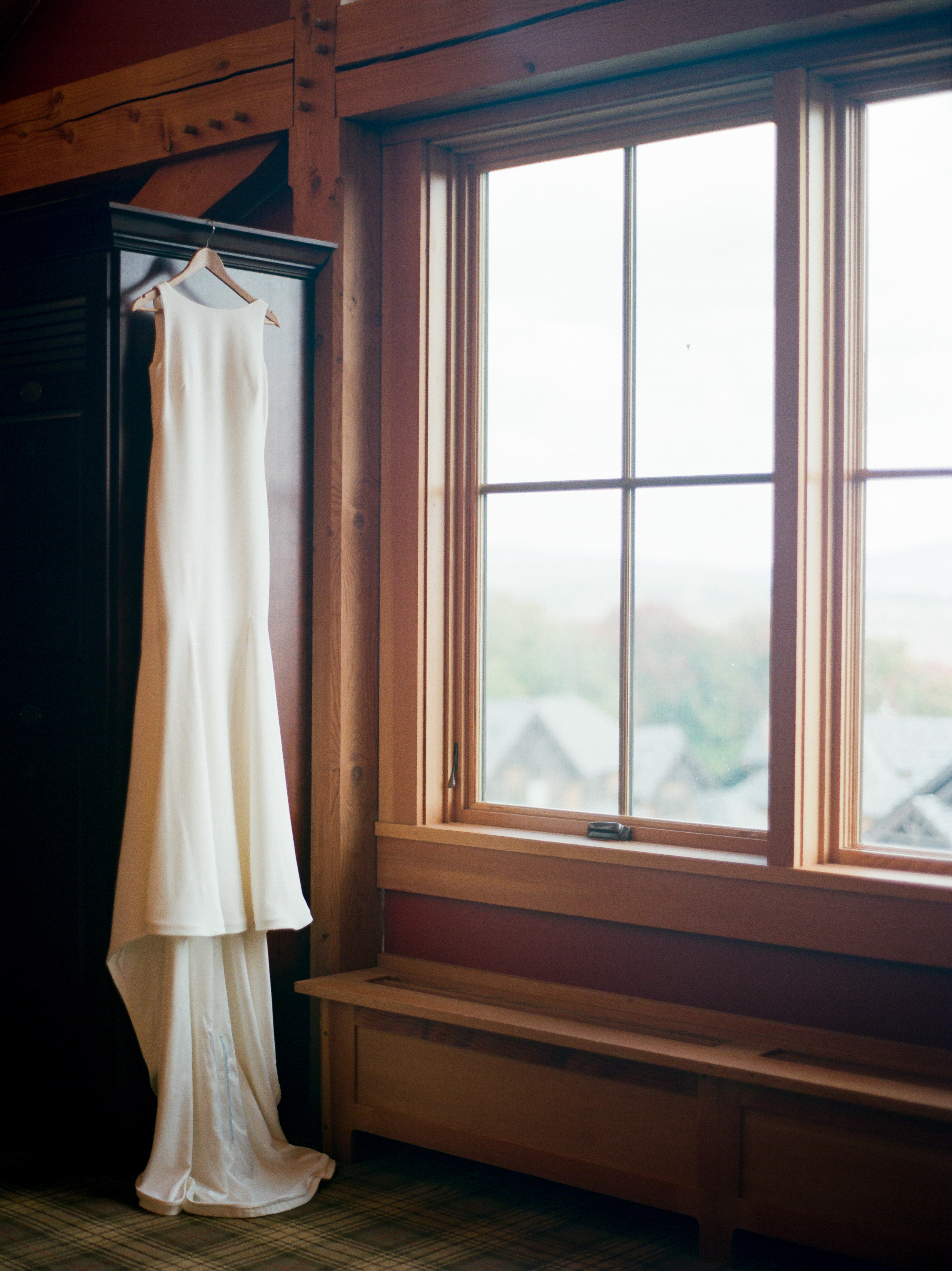 Pretty Post: Meaghen & Loren Hermitage Inn Classic Vermont Wedding