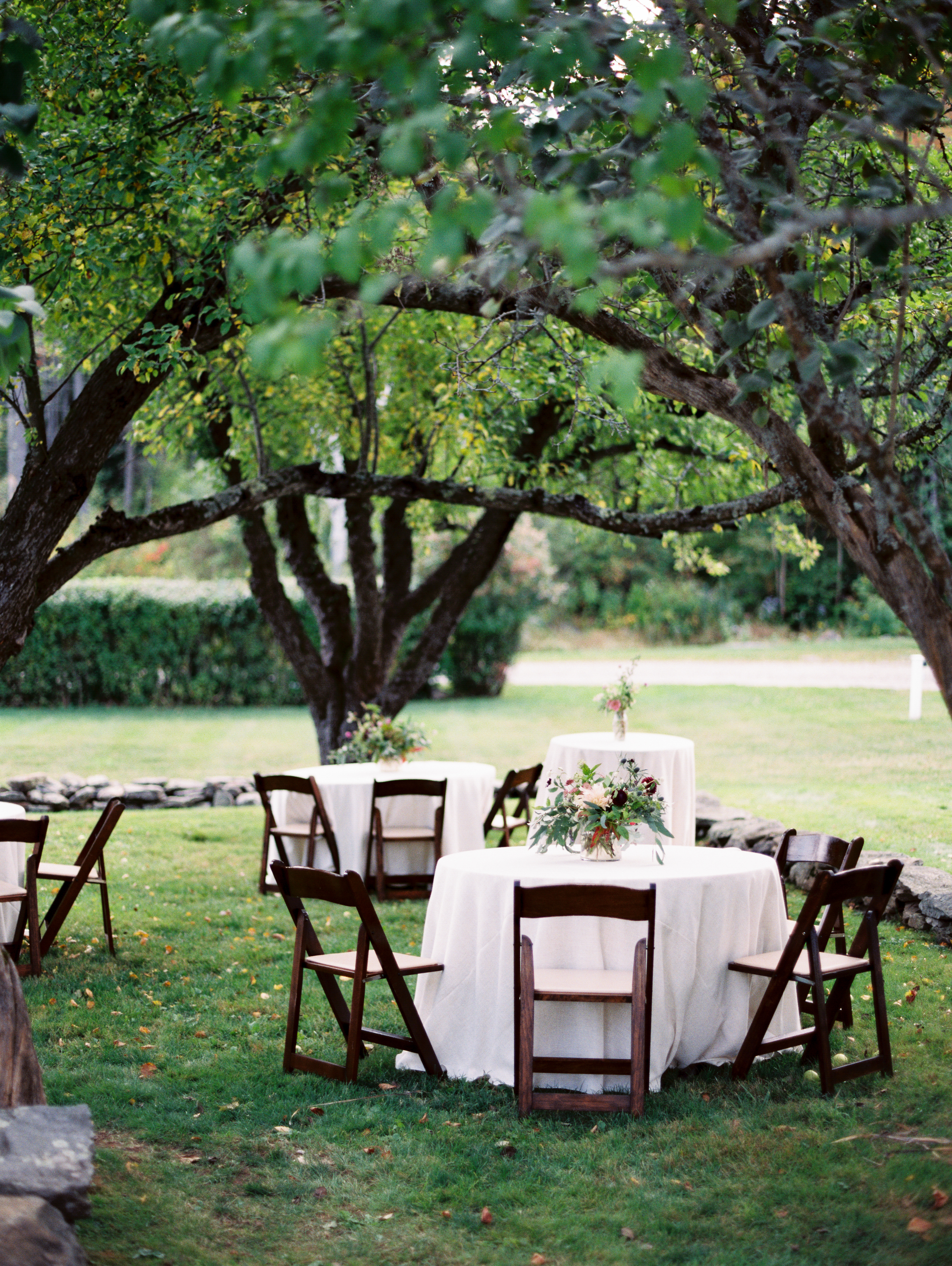 Pretty Post: Meaghen & Loren Hermitage Inn Classic Vermont Wedding