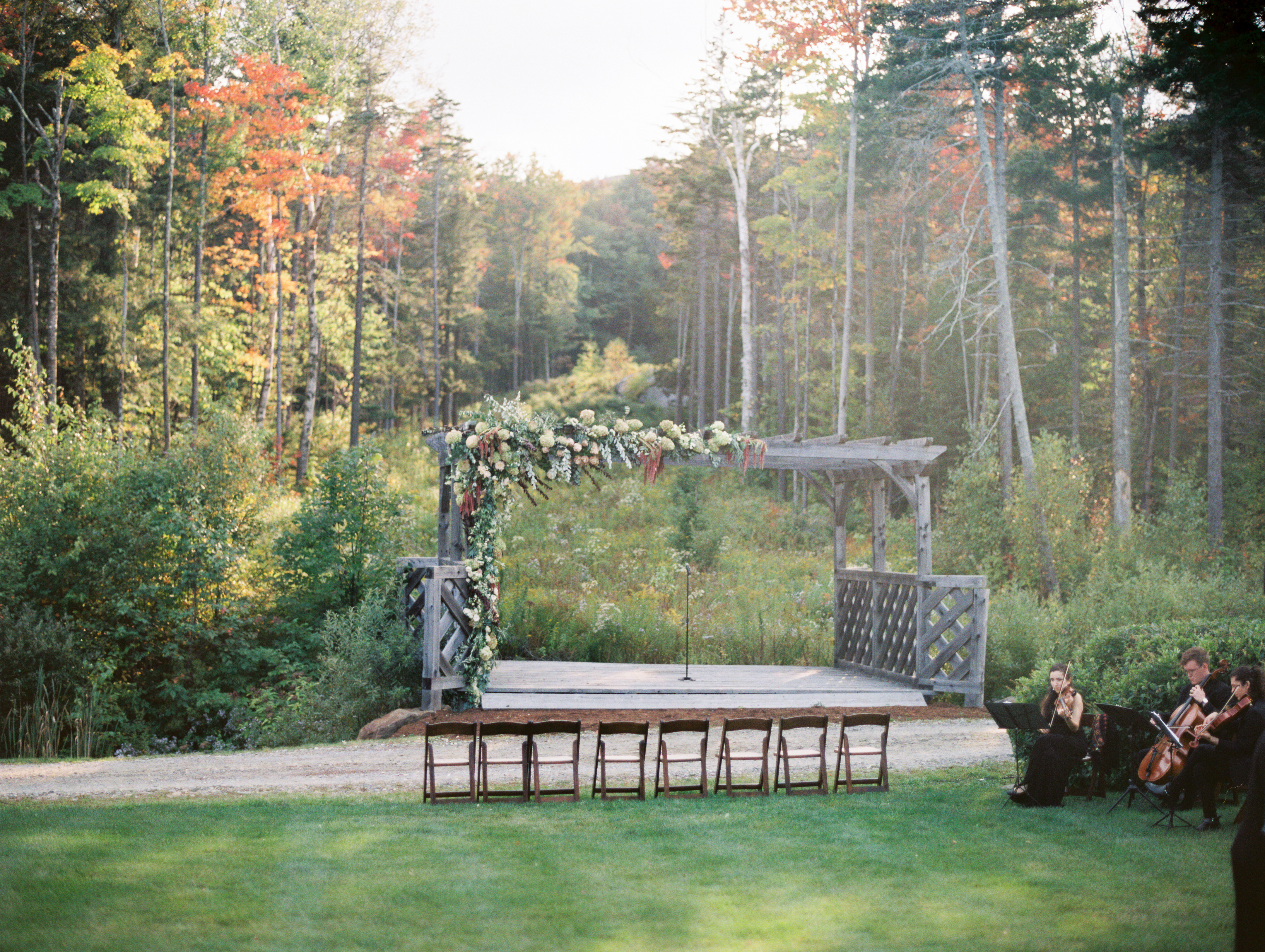 Pretty Post: Meaghen & Loren Hermitage Inn Classic Vermont Wedding
