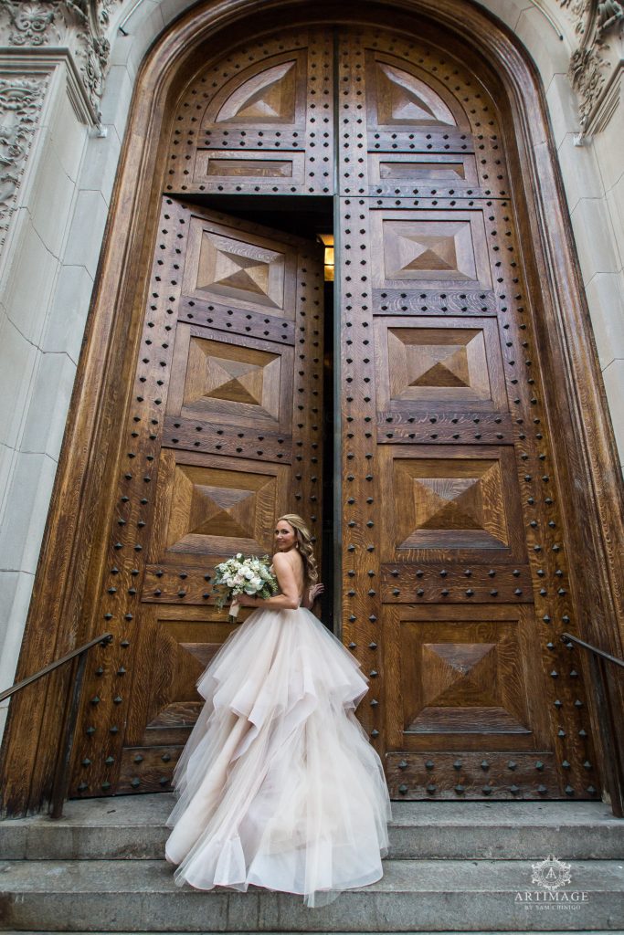 Hayley Paige Chandon takes The Society Room in Hartford. Desktop Image