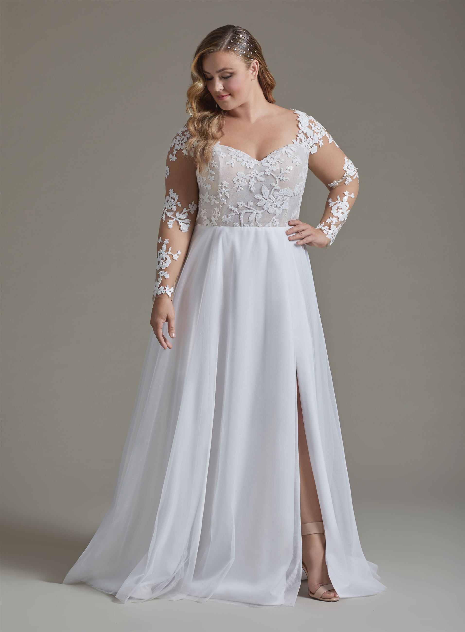 Plus size bride wearing simple long sleeve wedding dress