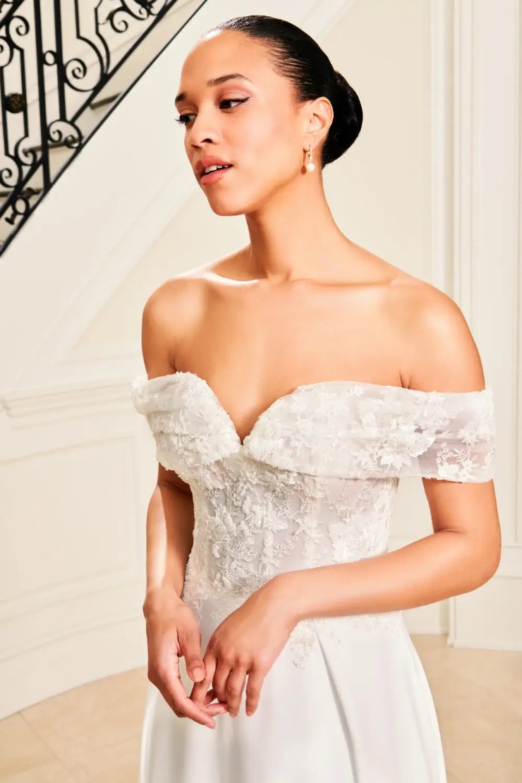 Kelly Faetanini Rowen w/ sleeves #3 picture