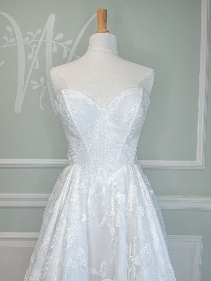 Kelly Faetanini Noor #2 Ivory picture